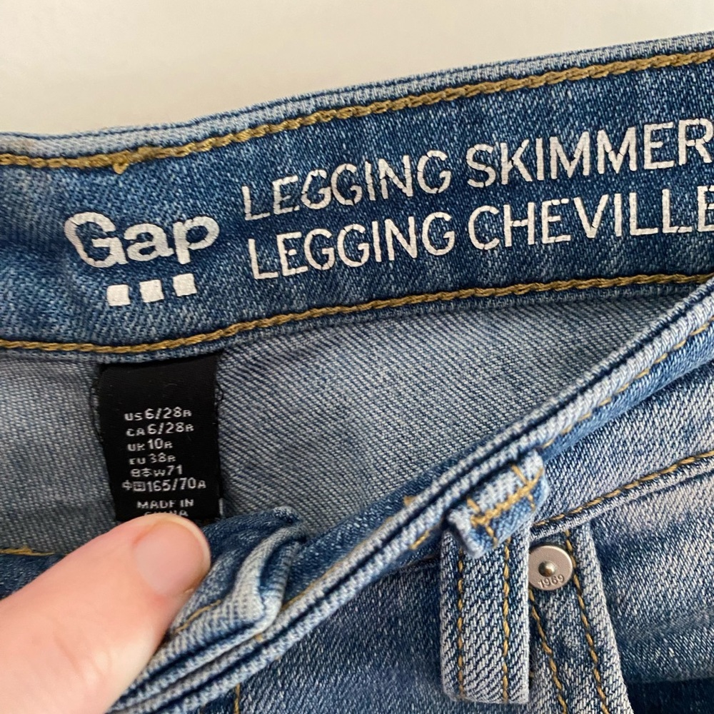 Gap Skimmer Distressed Jeans